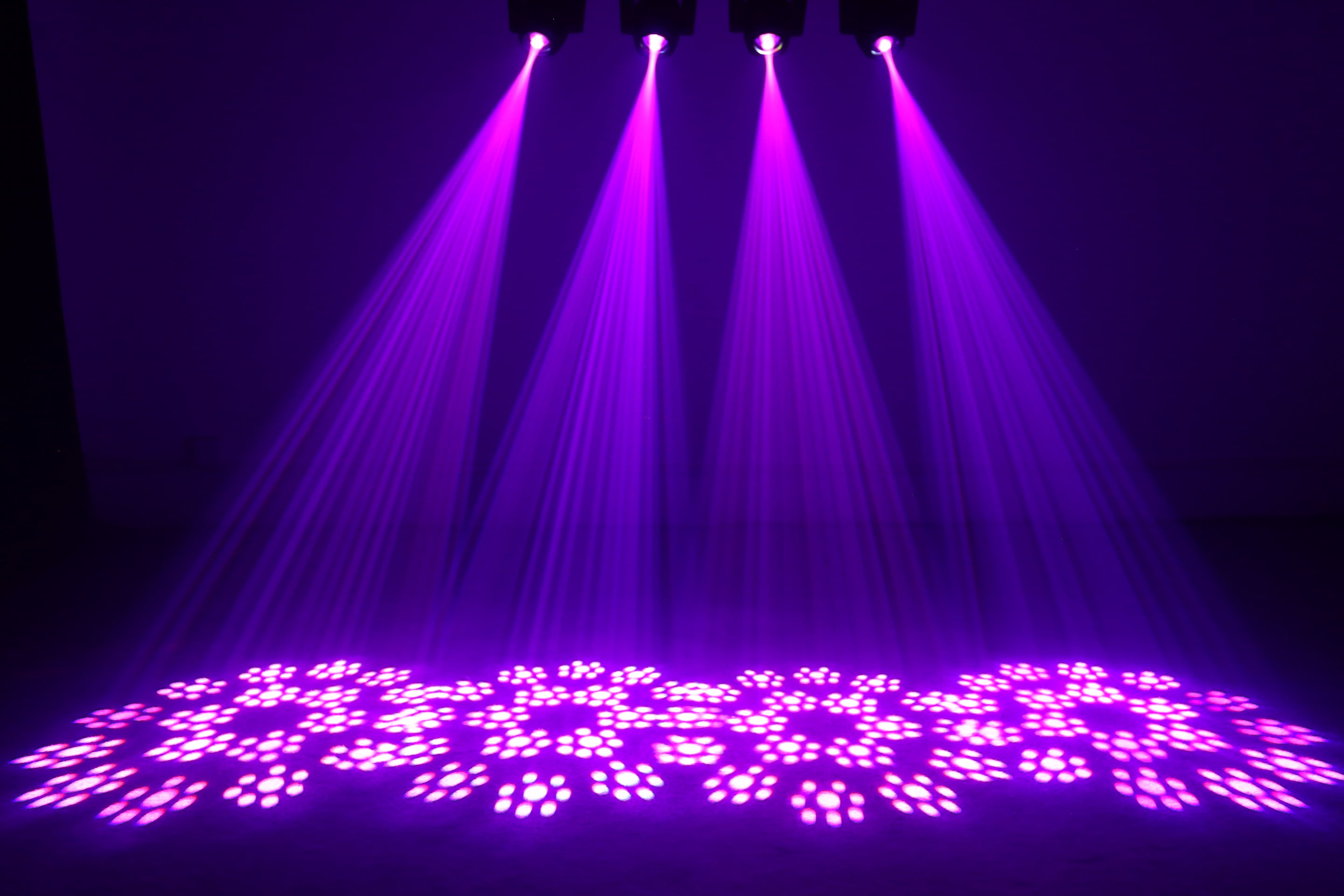 رأس متحرك ضوئي LED بقوة 120 واط | مقاومة للهب V0، 18 منشوراً، 7 أنماط، DMX512 – مسرح
